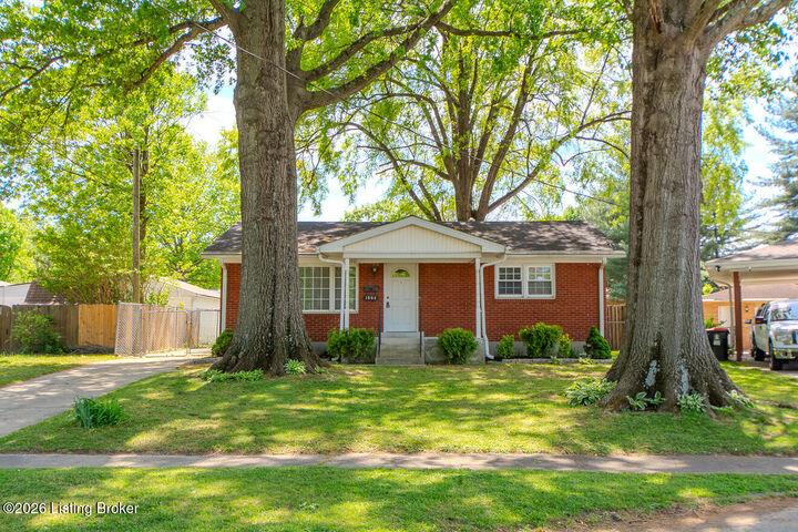 Property Photo:  1502 Hobart Ct  KY 40216 