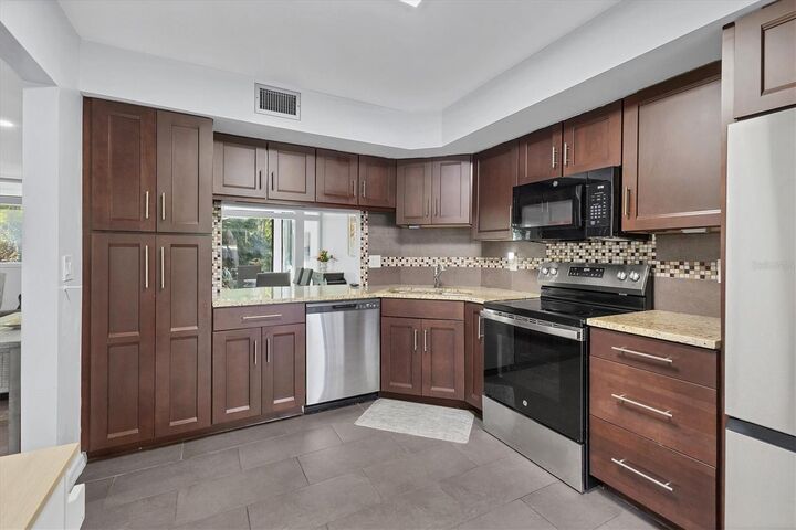 Property Photo: 3332 Thornwood Road 3332 FL 34231