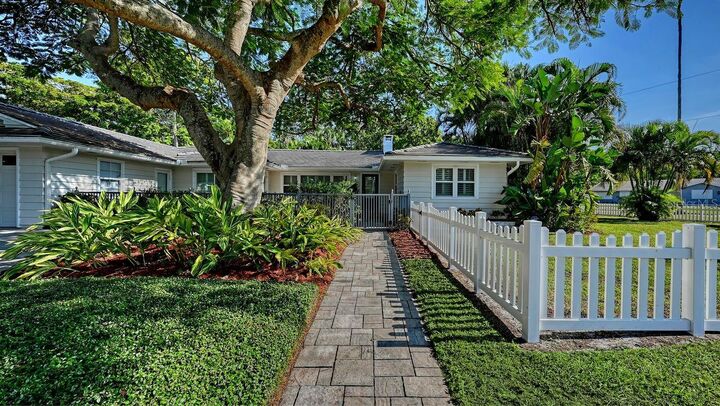 Property Photo: 4810 Bay Shore Road FL 34234