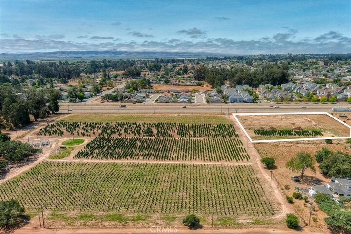 Property Photo:  12 Oakglen S  CA 93444 