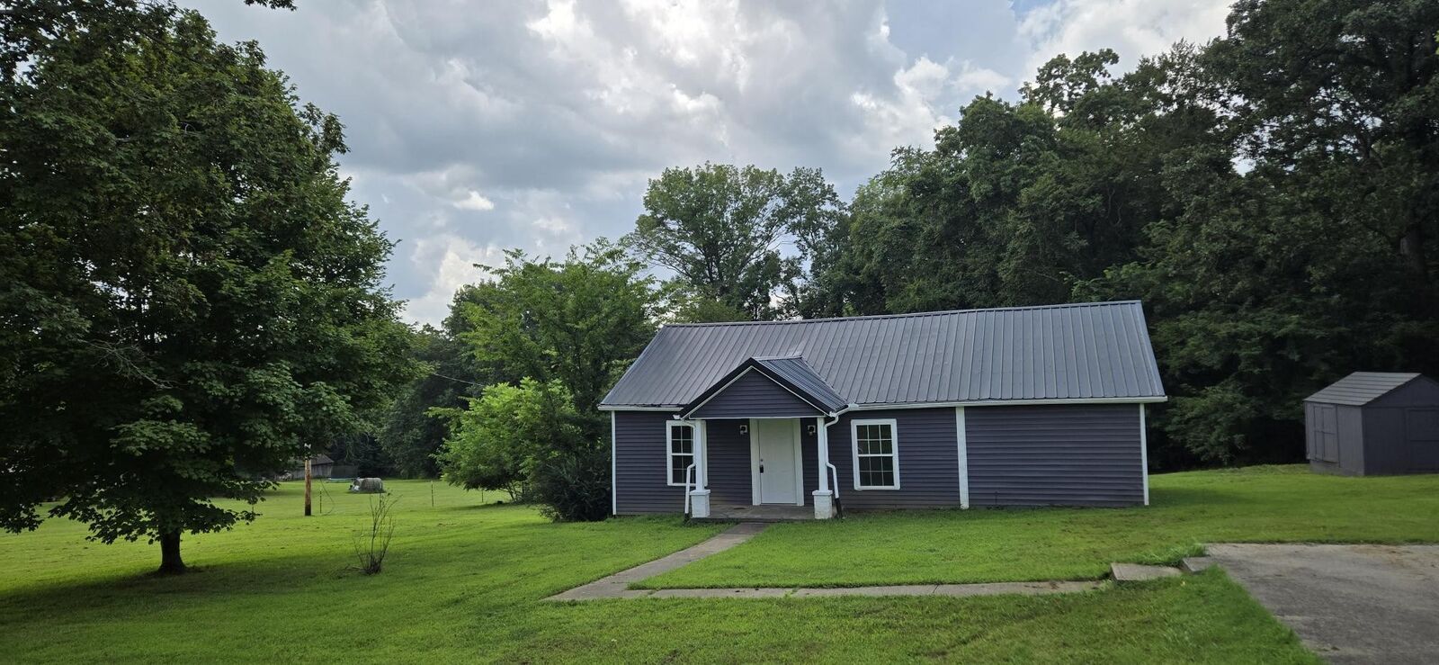 Property Photo:  311 Gip Manning Rd  TN 37042 