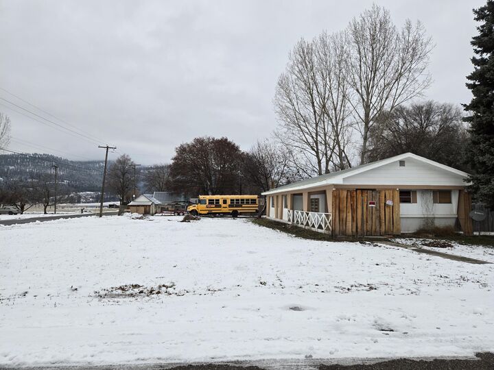 Property Photo:  308 S Victoria St  WA 99109 