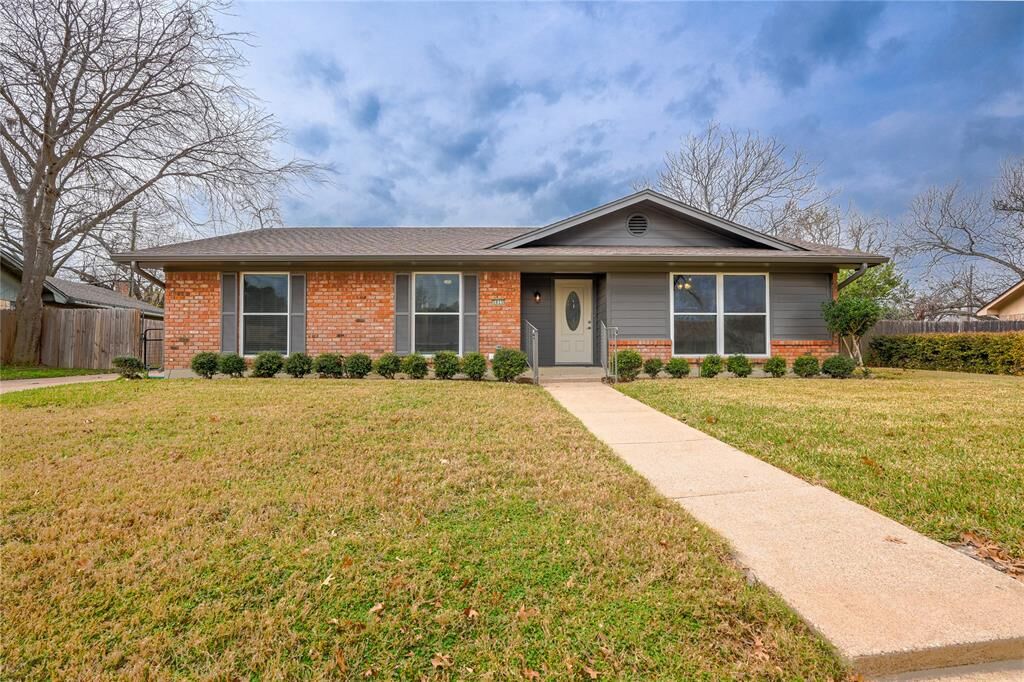 Property Photo:  5825 Stratford Drive  TX 76710 
