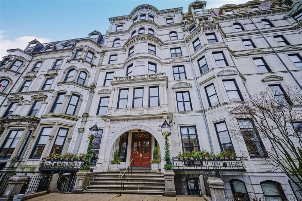 Property Photo: 160 Commonwealth Ave--Furnished 403 MA 02116