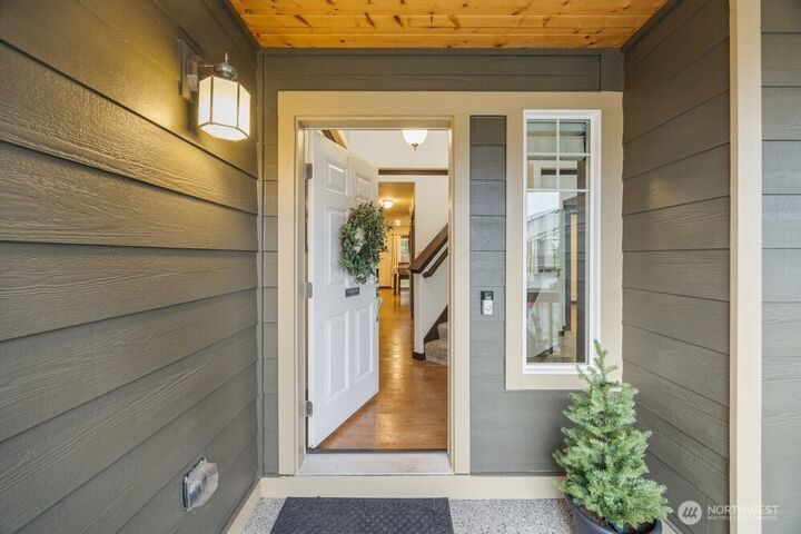 Property Photo: 424 Barry Loop WA 98274