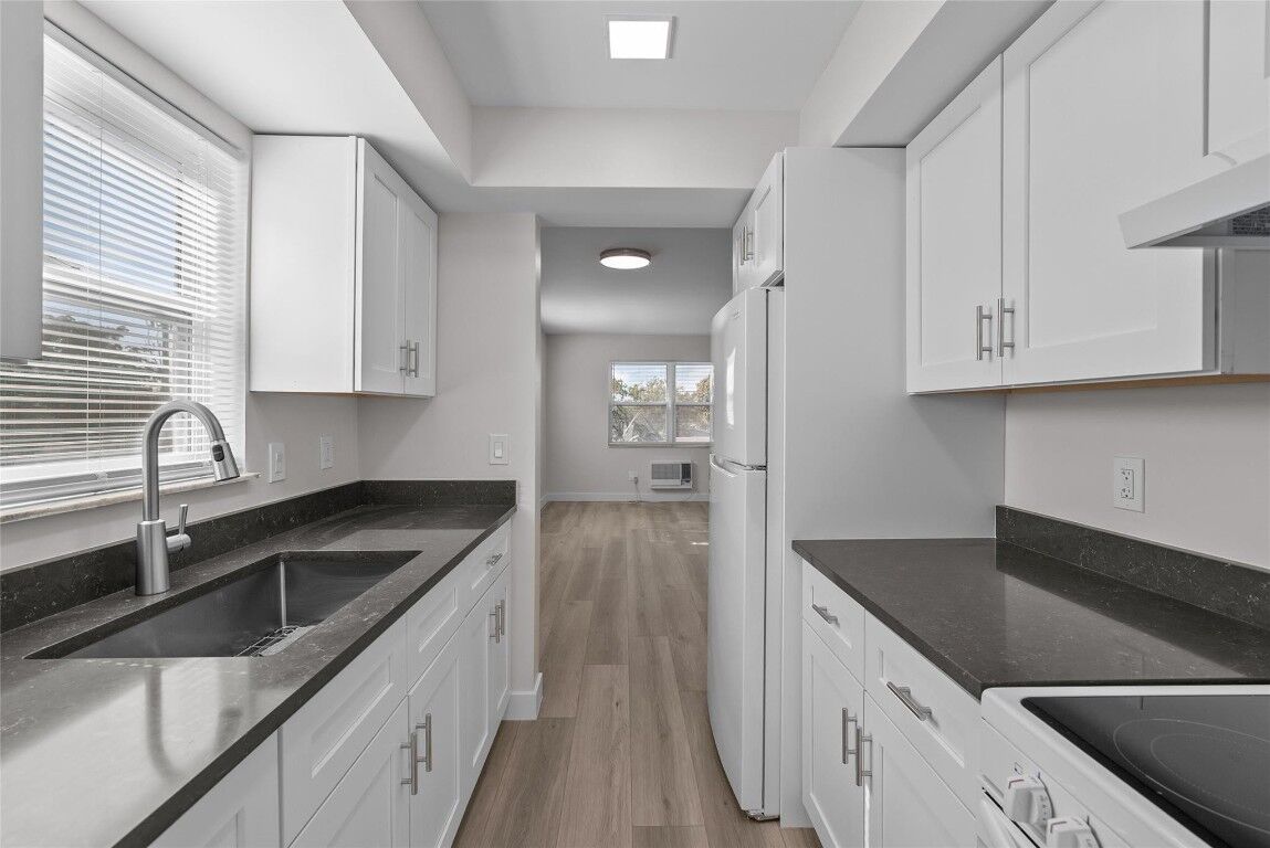 Property Photo: 1150 E Sample Road 202 FL 33064