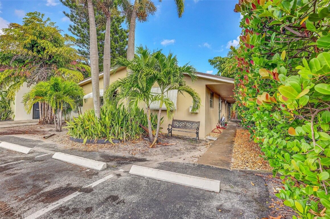 Property Photo:  3042 NE 13th Avenue  FL 33334 