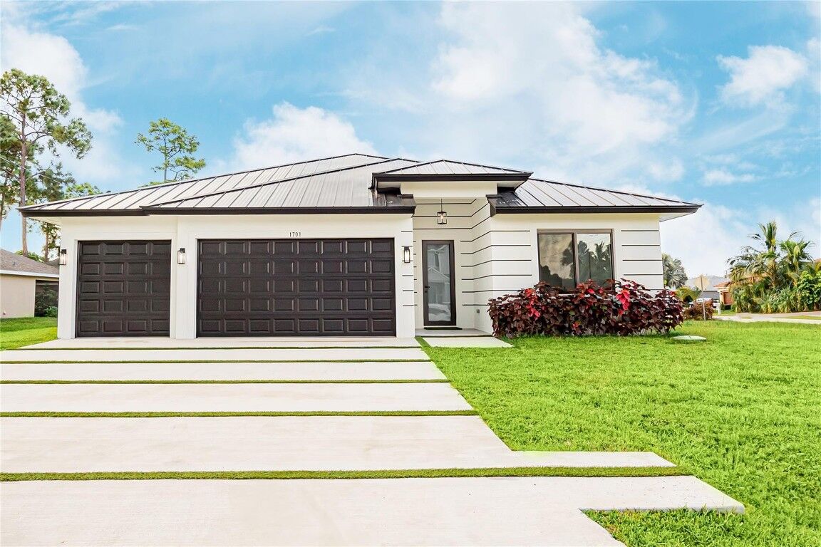 Property Photo: 1701 Cannon Avenue FL 34953