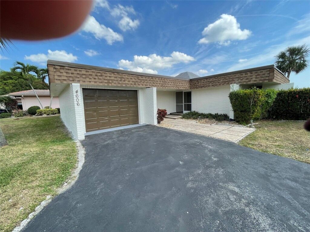 Property Photo:  4606 Queen Palm Lane  FL 33319 