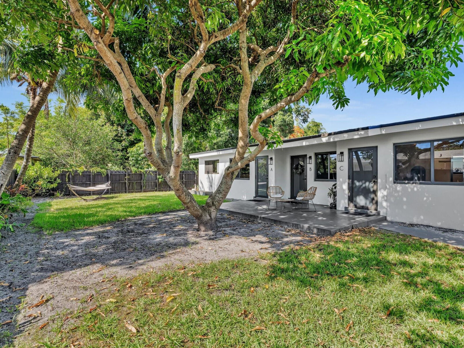 Property Photo: 970 NE 38th Street FL 33334