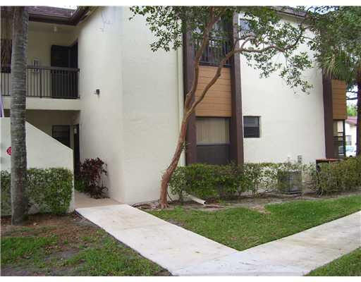 Property Photo:  4530 S Carambola Circle 27271  FL 33066 