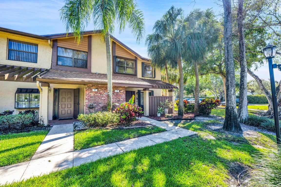 Property Photo:  3963 Cocoplum Circle F  FL 33063 