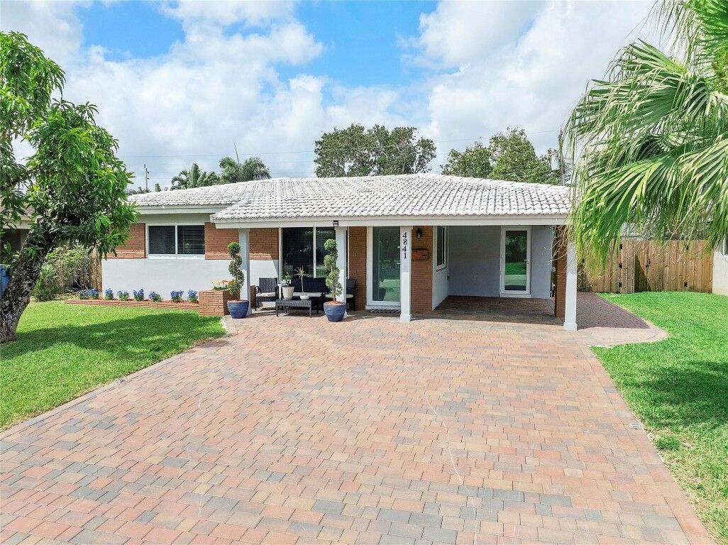 Property Photo:  4841 NE 7th Avenue  FL 33334 