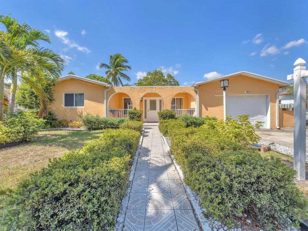 Property Photo:  840 SW 50th Avenue  FL 33068 