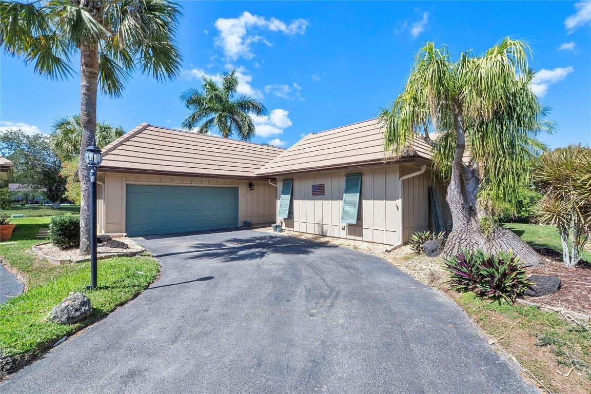 Property Photo:  1933 Coquina Way  FL 33071 