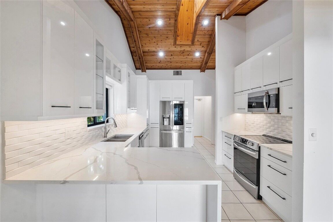 Property Photo:  8319 NW 80th Street  FL 33321 