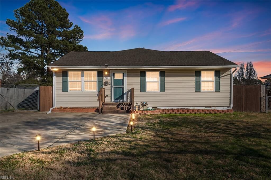 Property Photo: 306 Lynnhaven Dr VA 23666
