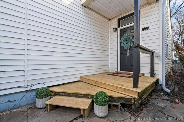 Property Photo: 1808 Culbertson Avenue IN 47150