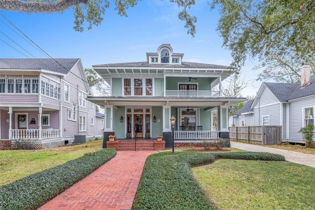 Property Photo:  1021 Kirby Street  LA 70601 