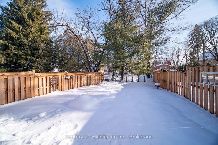 Property Photo:  103 Mullin Street  ON N0C 1H0 