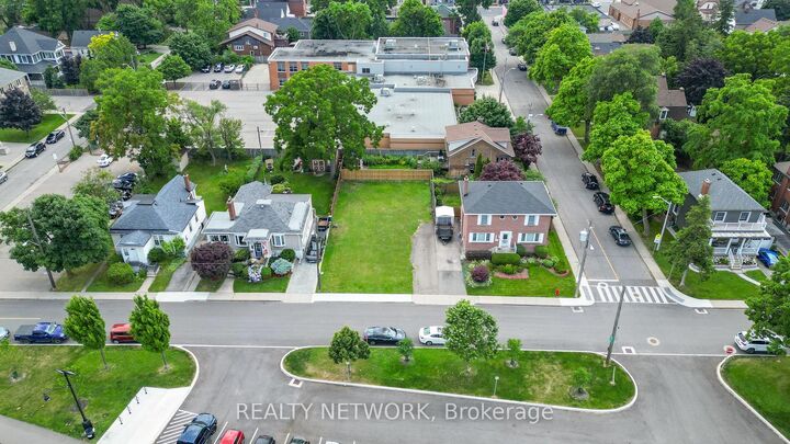 Property Photo:  238 Mountain Park Avenue  ON L8V 1A4 