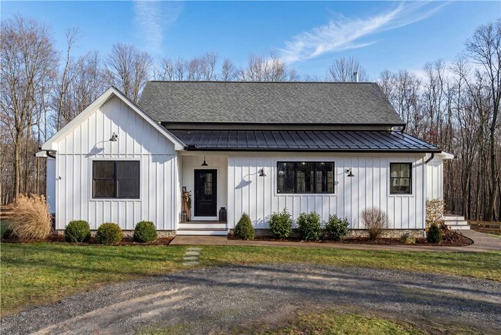 Property Photo:  103 Silver Oak Ln  PA 16057 
