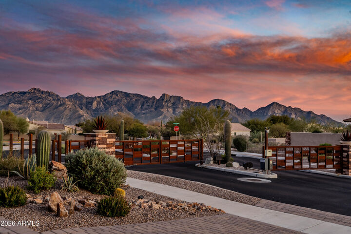 Property Photo:  320 W Saguaro Arm Trail  AZ 85755 