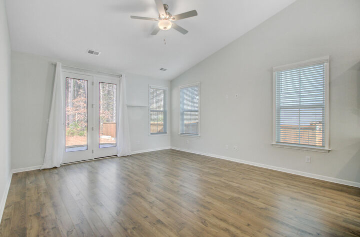 Property Photo: 424 Eagleview Drive SC 29461