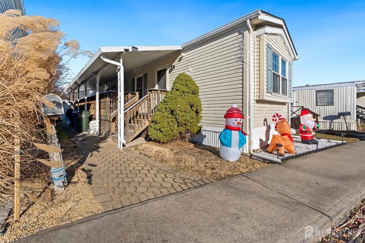 Property Photo:  38 Helen Avenue  NJ 07001 