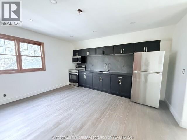 Property Photo:  691 Ouellette Avenue 7  ON N9A 4J4 