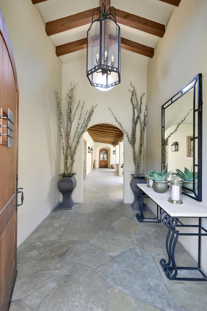 Property Photo:  77205 Loma Vista  CA 92253 