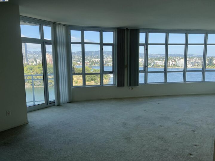 Property Photo:  1 Lakeside Dr 821  CA 94612 