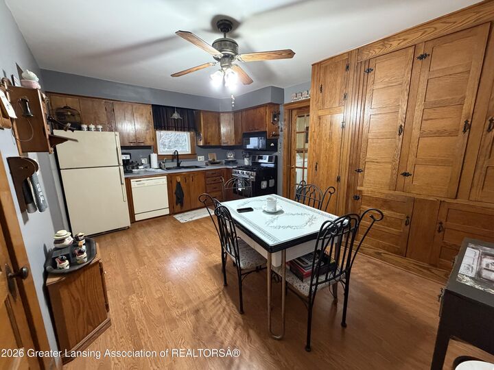 Property Photo: 806 S Church Street MI 48879