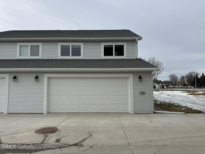 Property Photo:  3304 Kenner Loop  ND 58504 