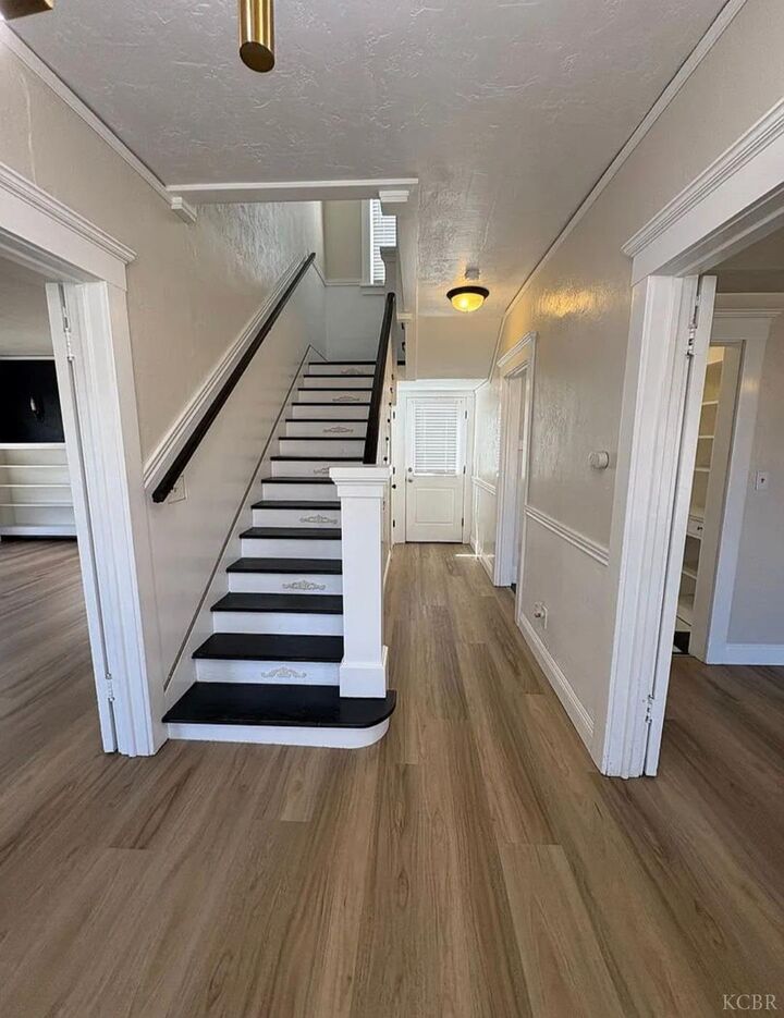 Property Photo:  209 E 11th Street  CA 93230 