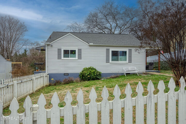 Property Photo: 2431 Teeple St TN 37917