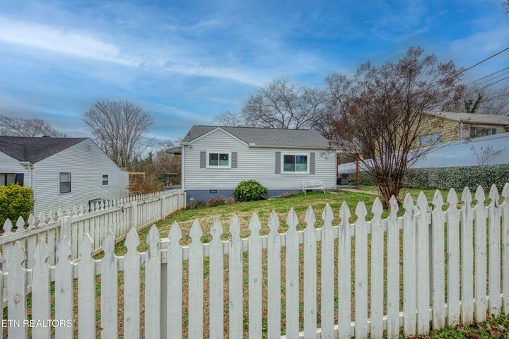 Property Photo:  2431 Teeple St  TN 37917 