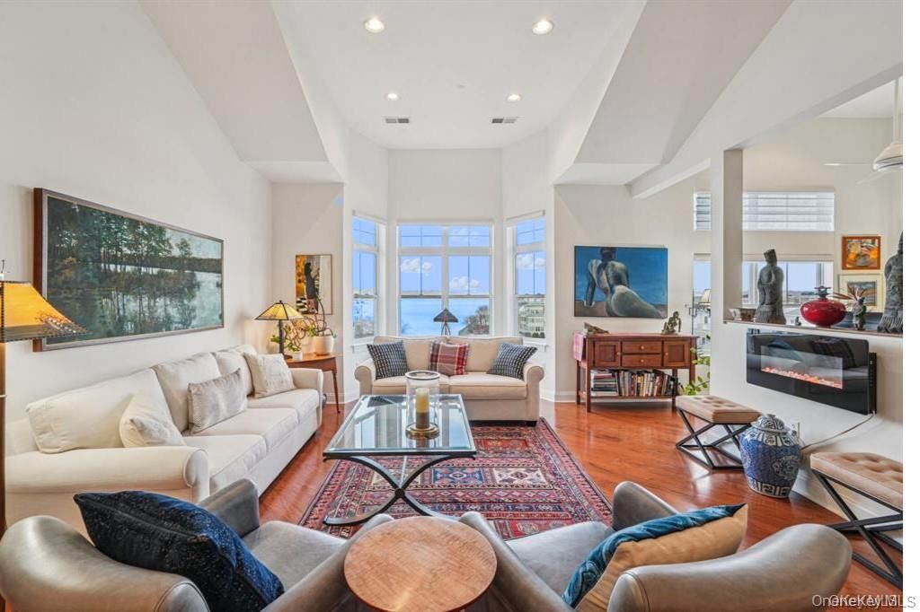 Property Photo:  1414 Round Pointe Drive 1414  NY 10927 