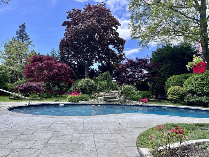 Property Photo: 946 Manor Lane NY 11706