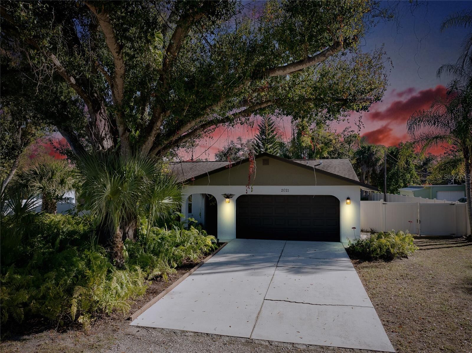 Property Photo:  2021 Allen Street  FL 34223 
