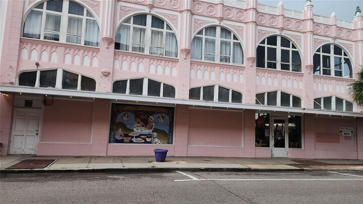 Property Photo:  