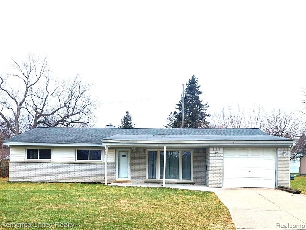 Property Photo:  945 N Commerce Road  MI 48382 2604 