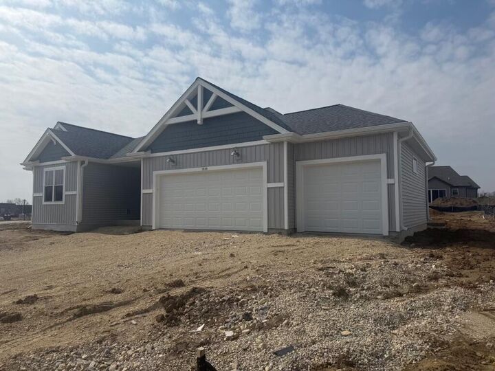 Property Photo:  1313 Peony Pl  WI 53538 