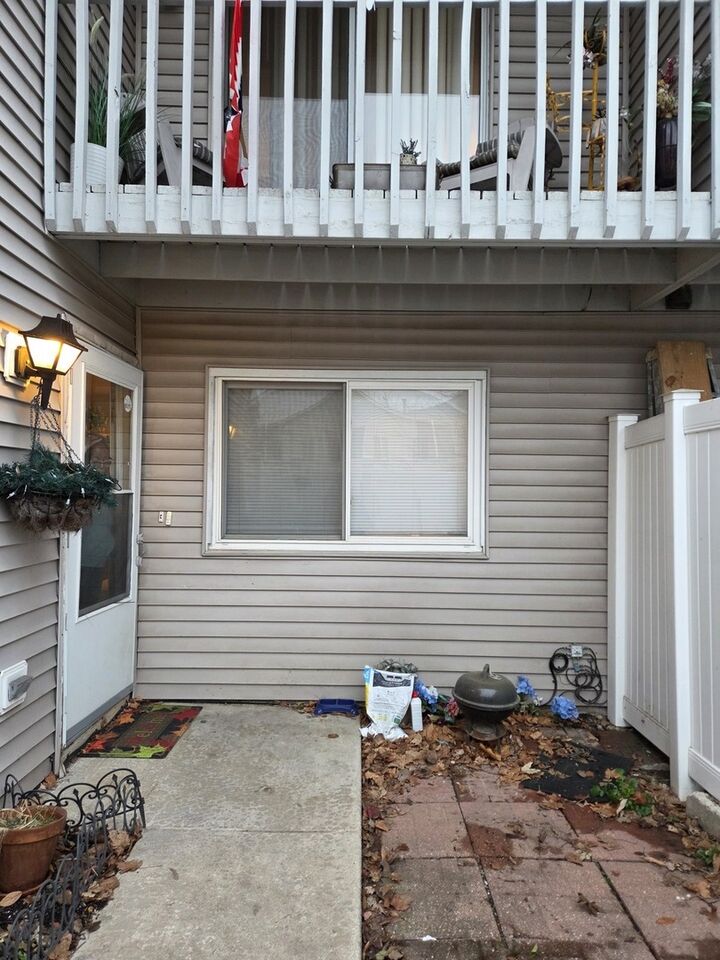 Property Photo: 5 E Fernwood Drive IL 60440