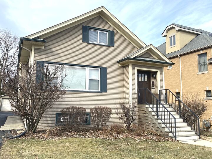 Property Photo:  272 N Willow Road  IL 60126 