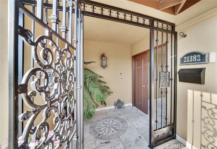 Property Photo:  21382 Lemontree  CA 92646 