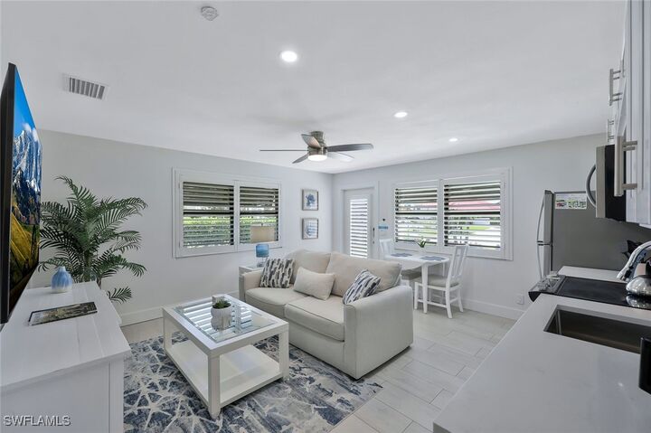 Property Photo: 493 Willet Avenue FL 34108