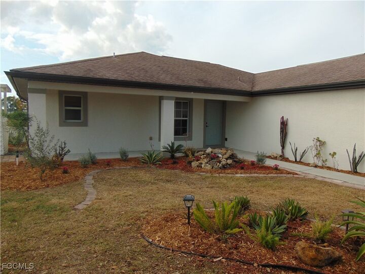 Property Photo:  9012 E Mac Court  FL 33935 