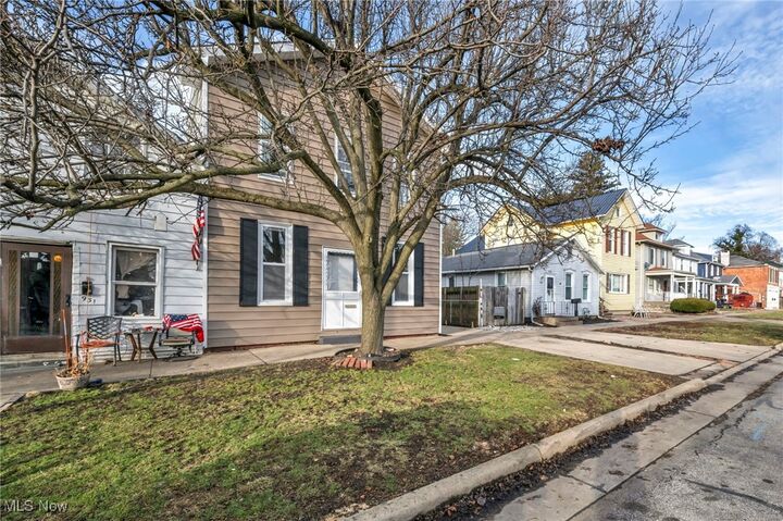 Property Photo:  927 W Adams Street  OH 44870 