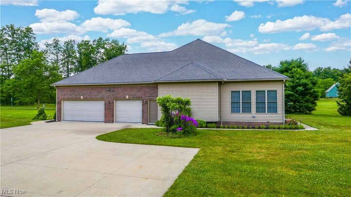 Property Photo:  11383 Rolling Meadows Drive  OH 44231 